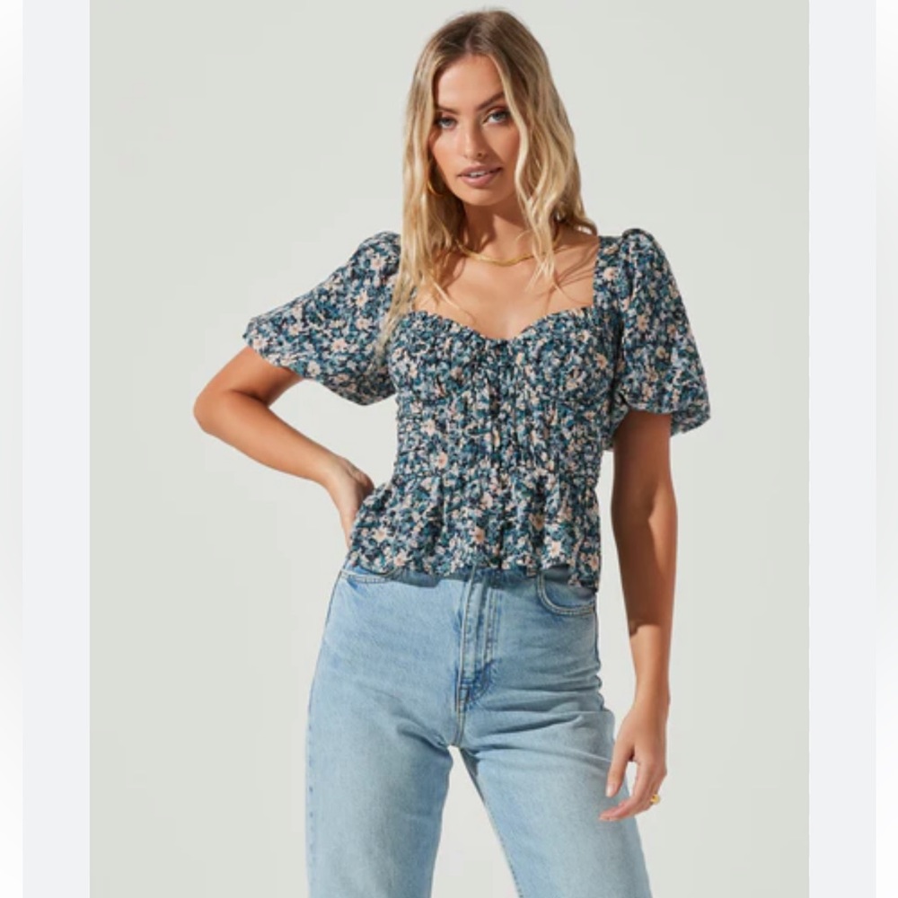 NWOT ASTR the label Clairemont floral top